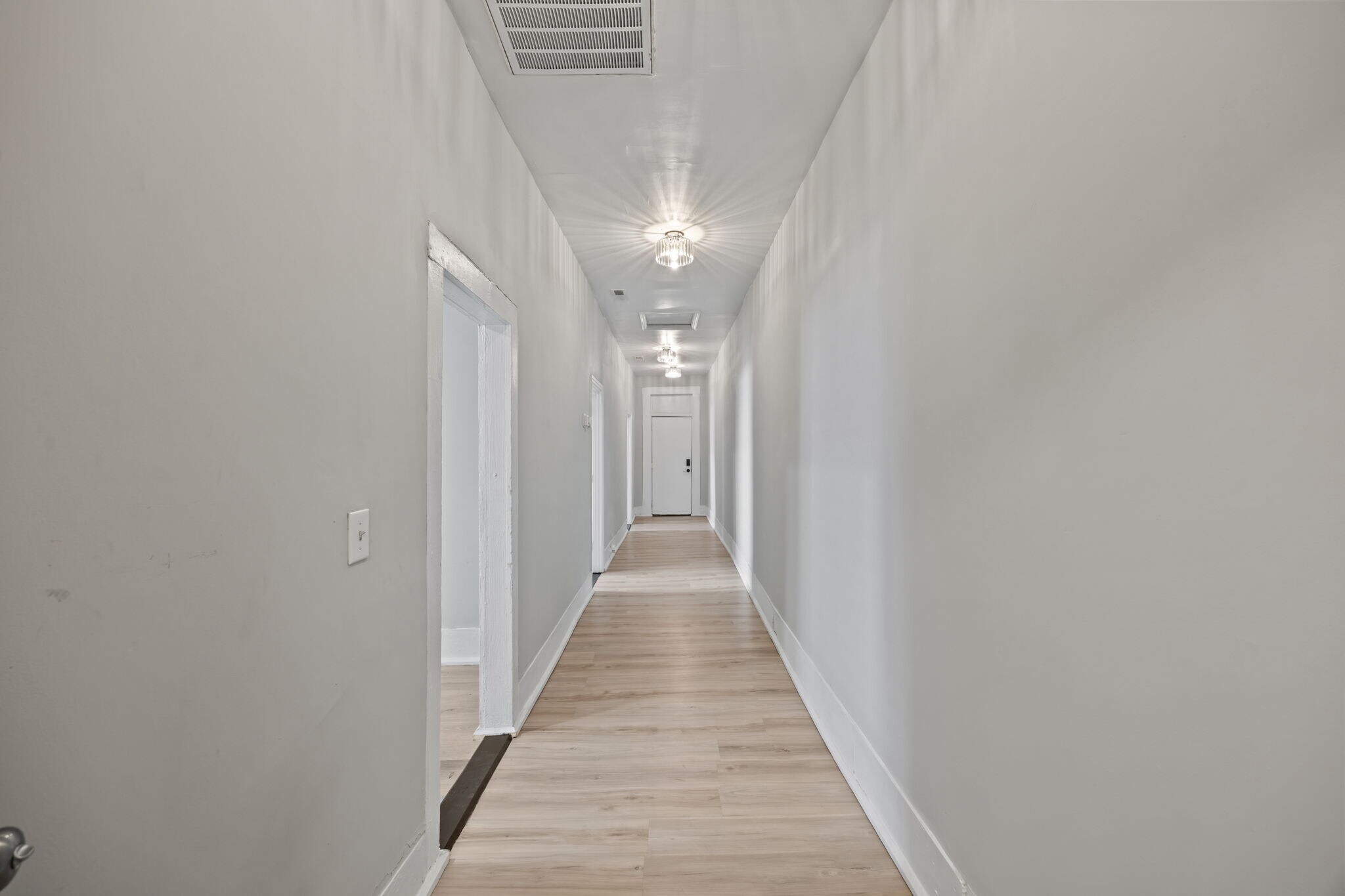 Building Photo - 818 Hanover St