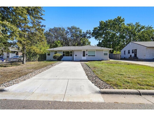 Building Photo - 4826 Idaho Ave N