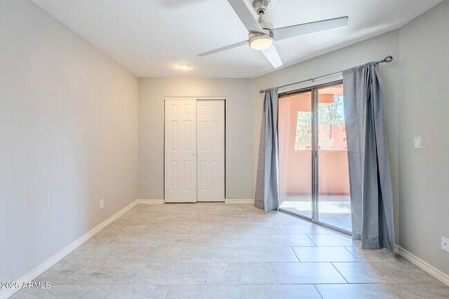Building Photo - 4303 E Cactus Rd