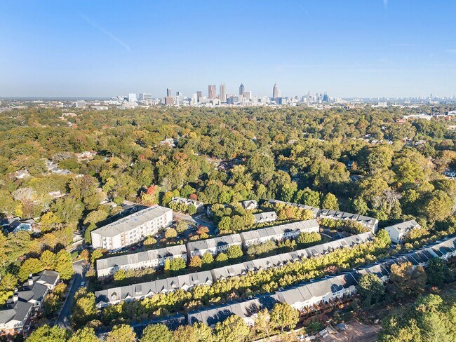 Building Photo - 3 bdrm, 3.5 bath Townhome on the Beltline in Grant Park!