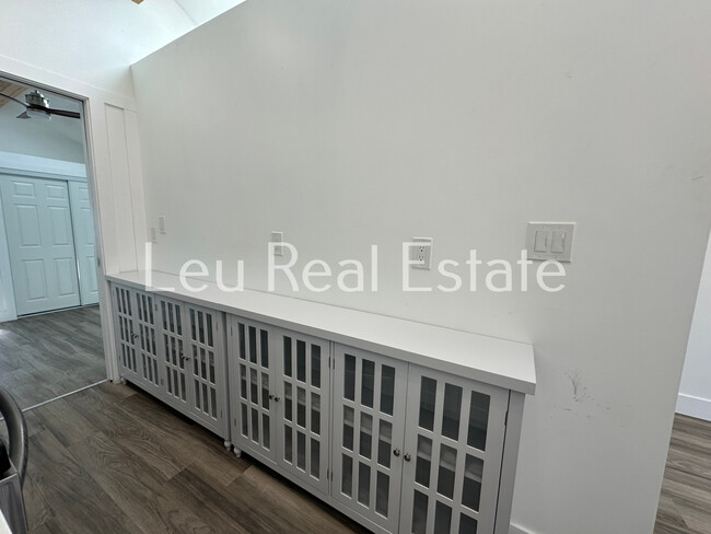 Building Photo - 521 Pleasant St