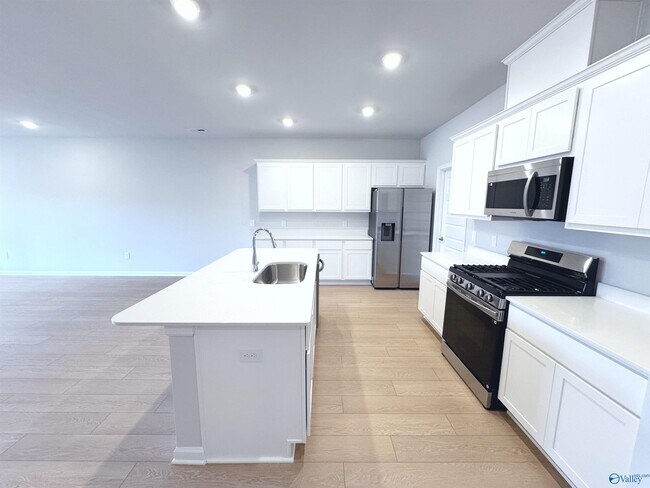 Building Photo - 169 Little Britain St