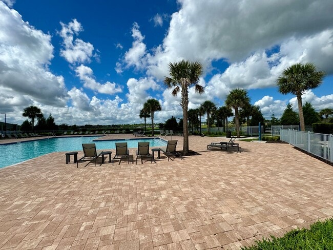 Building Photo - FOR RENT - Fantastic end unit townhouse in...