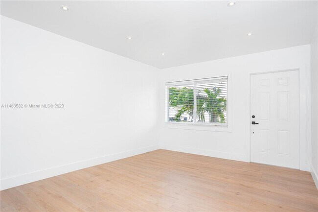 Building Photo - 3340 NE 13th Ave