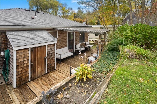 Building Photo - 63 Buoy St