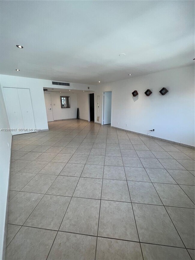 Building Photo - 5161 Collins Ave