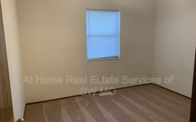 Building Photo - 525 W Edgewood St