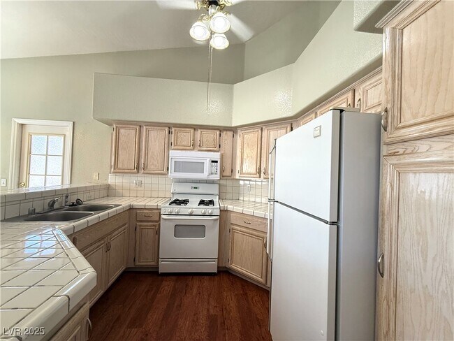 Building Photo - 5225 W Reno Ave