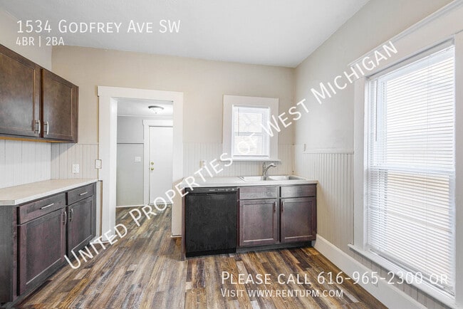 Building Photo - 4 Bed, 2 Bath Home | Spacious Kitchen | Ce...