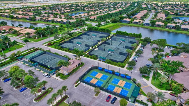 Building Photo - 1 Valencia A