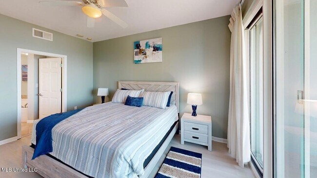 Building Photo - 2228 Beach Dr