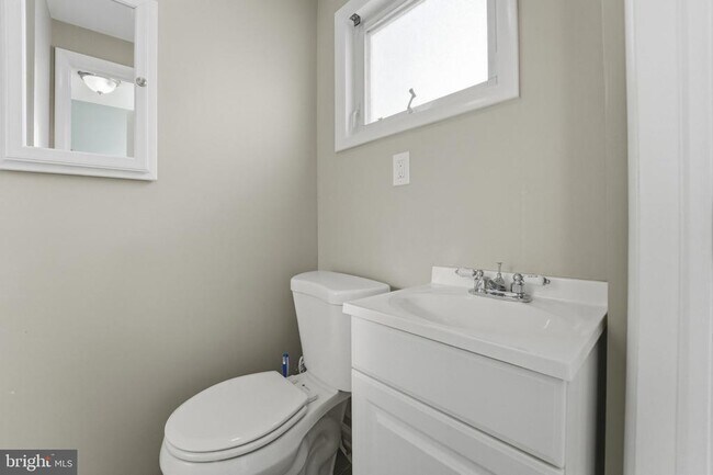 Building Photo - 38 Vine Way