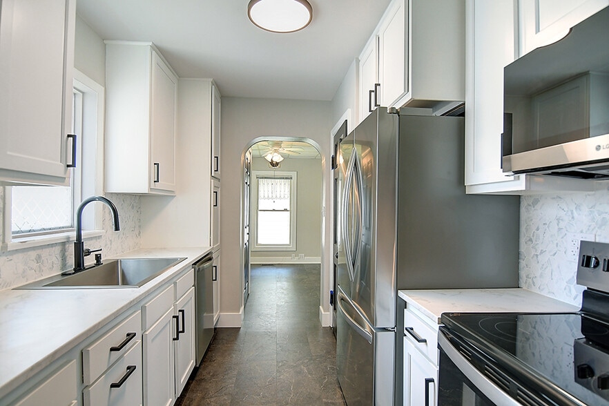Building Photo - 523 Watervliet Ave