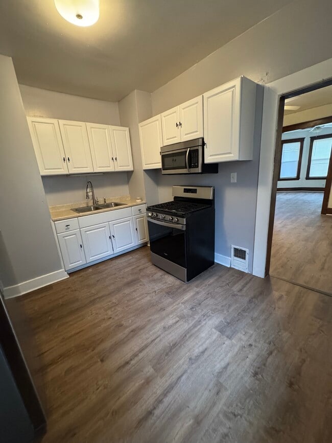 Building Photo - 295 Marston St