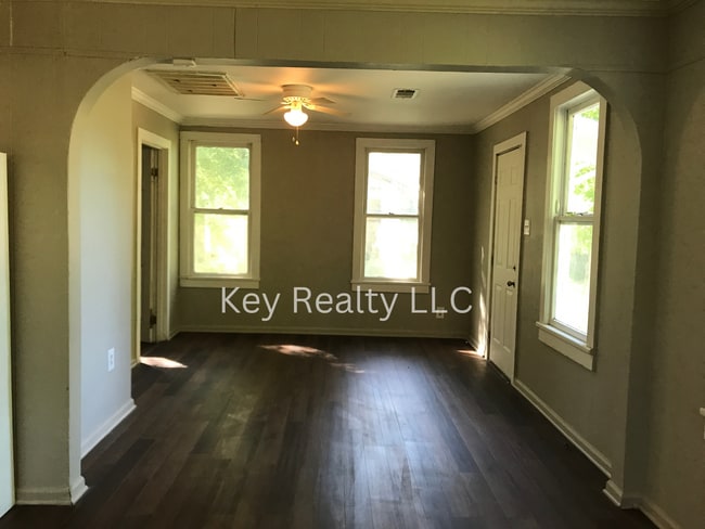 Building Photo - ****210 Ball Street - Pineville