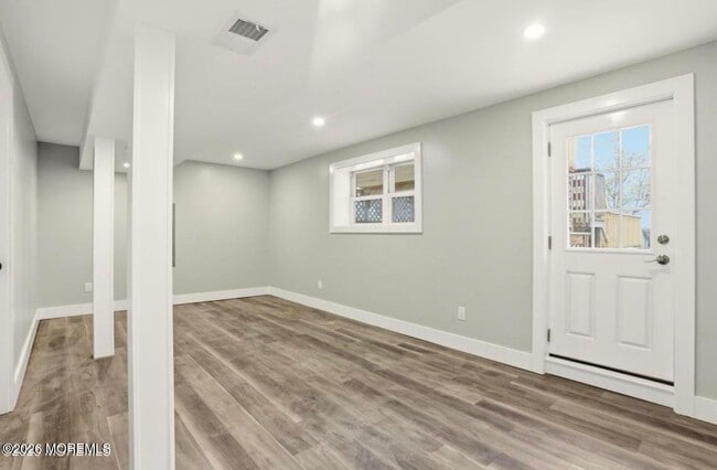 Building Photo - 112 Manhattan St