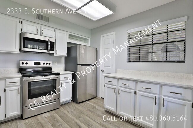 Building Photo - Adorable 2 Bed/2 Bath Tempe Townhouse