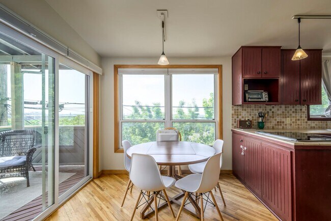 Building Photo - Gorgeous  Home In The Marmalade District O...