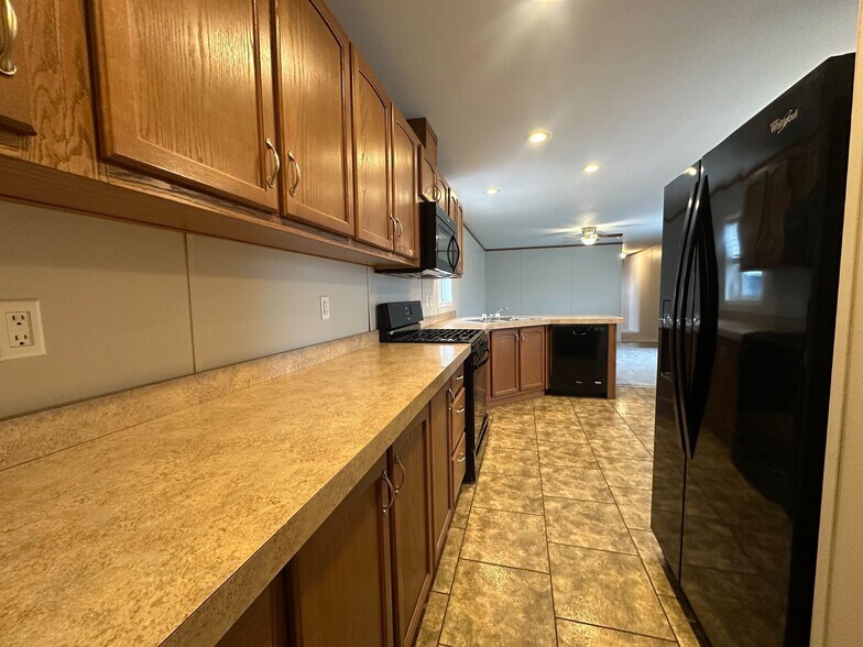 Building Photo - 2131 Windover Dr
