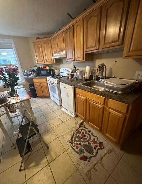 Building Photo - 5 Lowden Ave