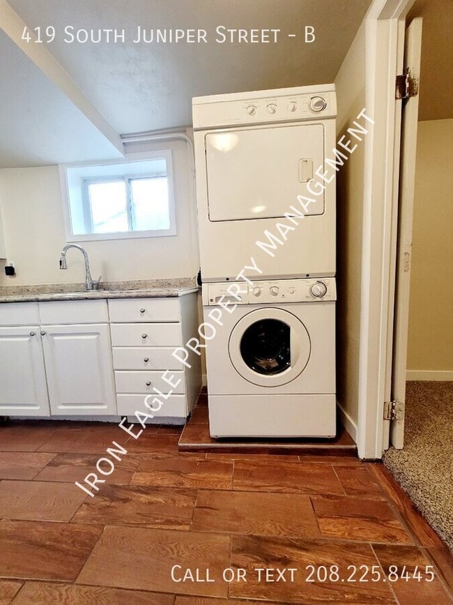 Building Photo - 419 S Juniper St