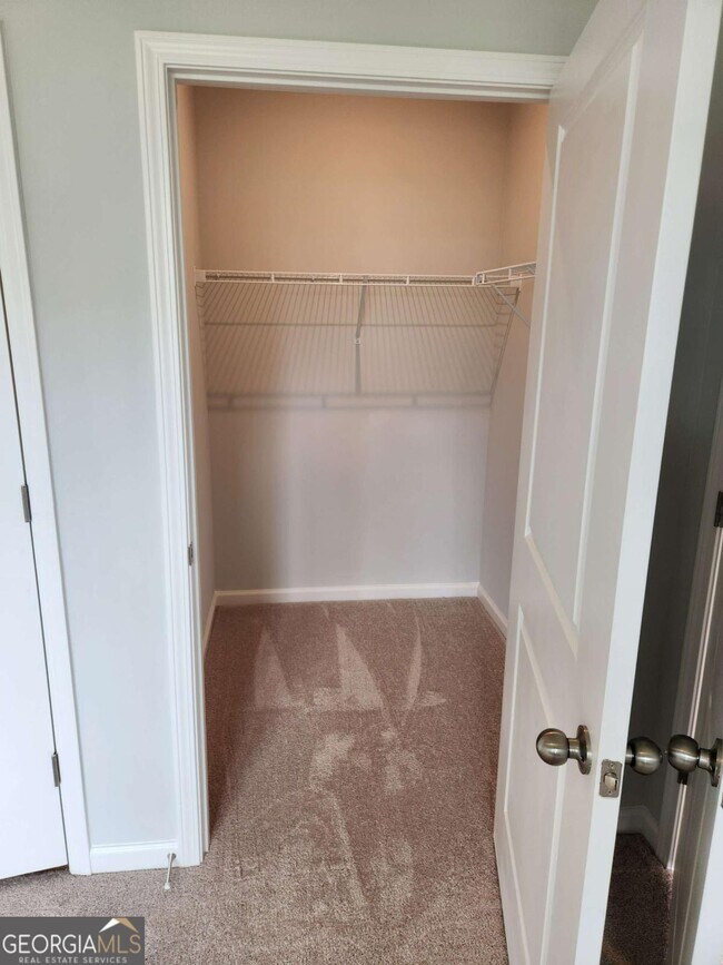 Building Photo - 821 York Aly