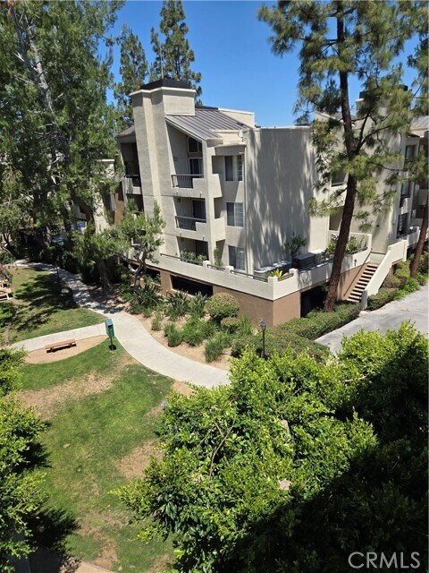 Building Photo - 5520 Owensmouth Ave