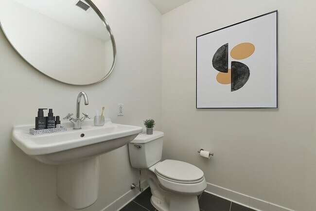 Building Photo - 2 Earhart St