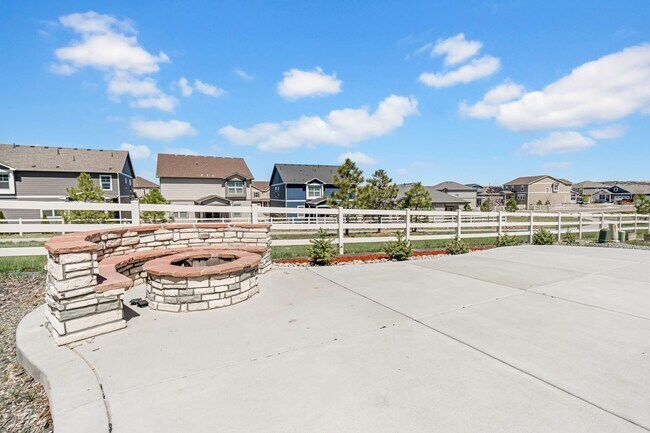 Building Photo - 2299 Villageview Ln