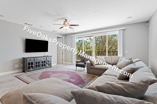 Building Photo - 571 Willow Ridge Ct