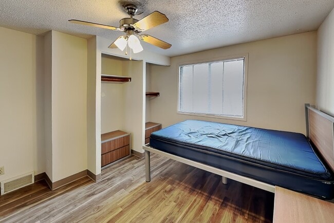 Building Photo - 207 Stanton Ave