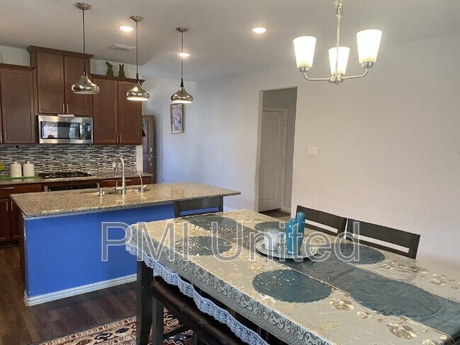 Building Photo - 429 Halwin Dr