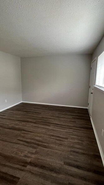 Building Photo - 210 Hendricks Blvd