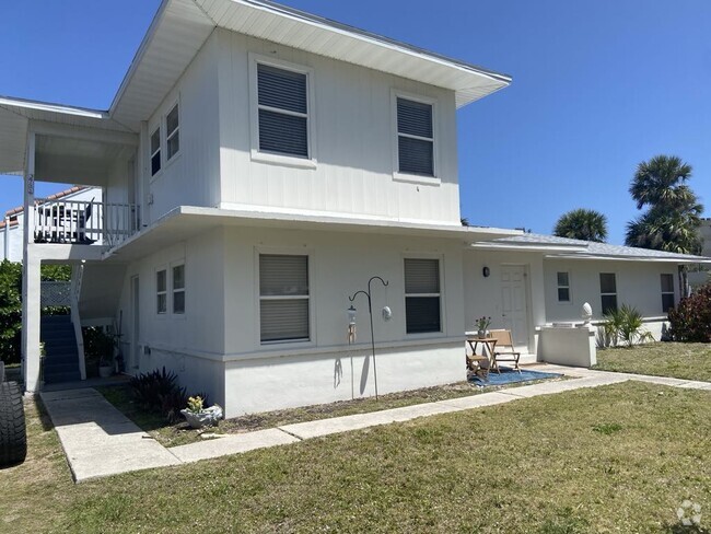 Building Photo - 3913 Silver Palm Dr