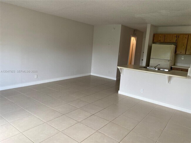 Building Photo - 2701 Riverside Dr