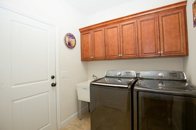 Building Photo - 5 Kemper Woods Ct