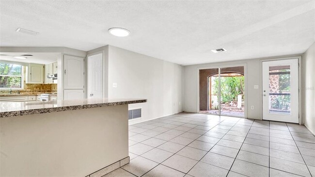 Building Photo - 7634 Fox Hollow Dr