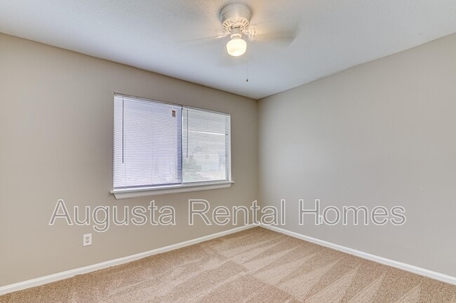 Building Photo - 2818 Thomas Ln