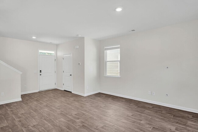 Building Photo - 4 Bedroom 3 Bath Home Located in Shell Pointe at Cobblestone Village in Summerville!