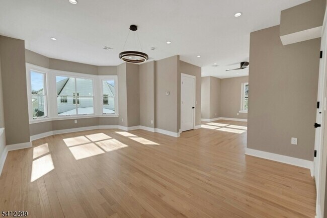 Building Photo - 49 Park Ave