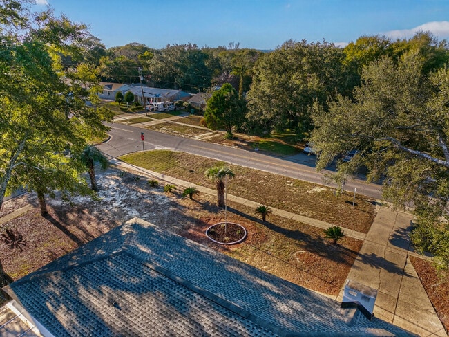 Building Photo - 420 Paradise Rd