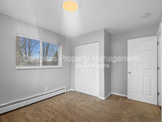 Building Photo - 2422 36th St SW