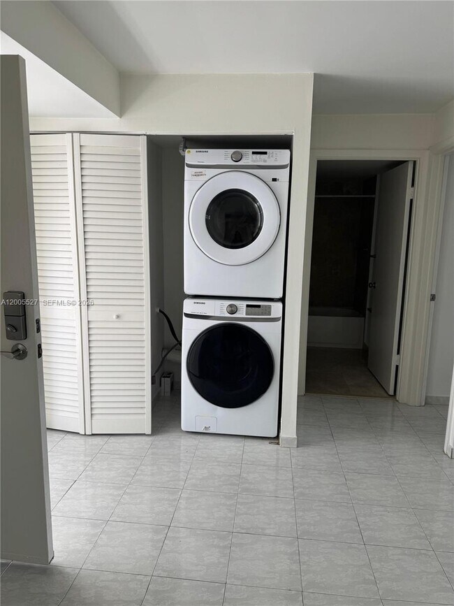 Building Photo - 6725 Harding Ave