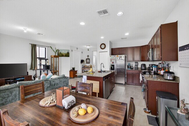 Building Photo - 4009 Sequoia Pl