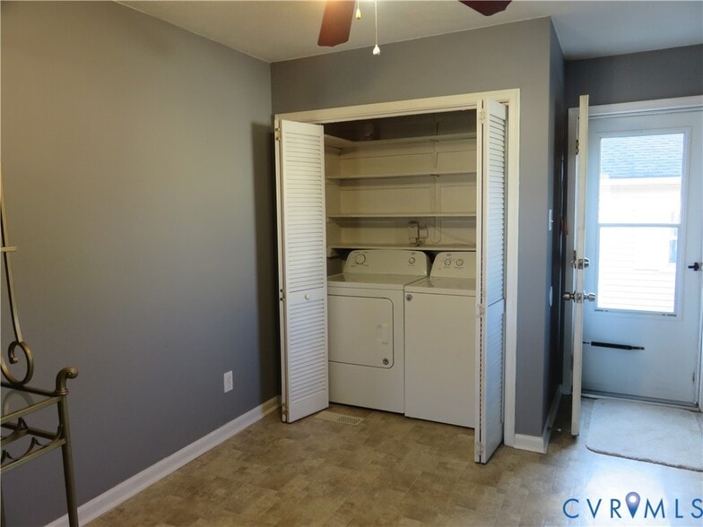 Building Photo - 7 S Daisy Ave