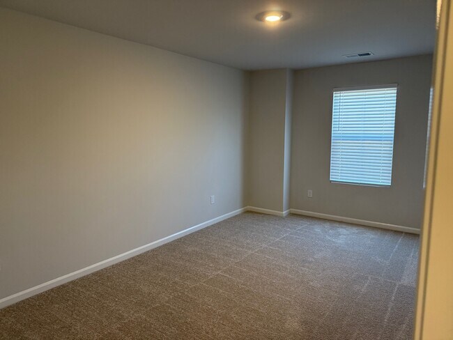 Building Photo - 1033 Arborwood Ln SW