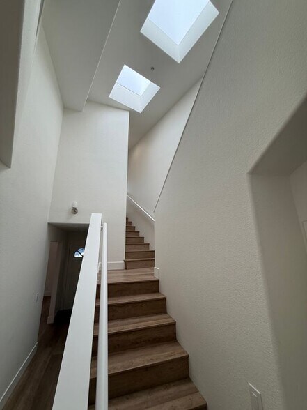 Building Photo - 24582 Del Prado Ave