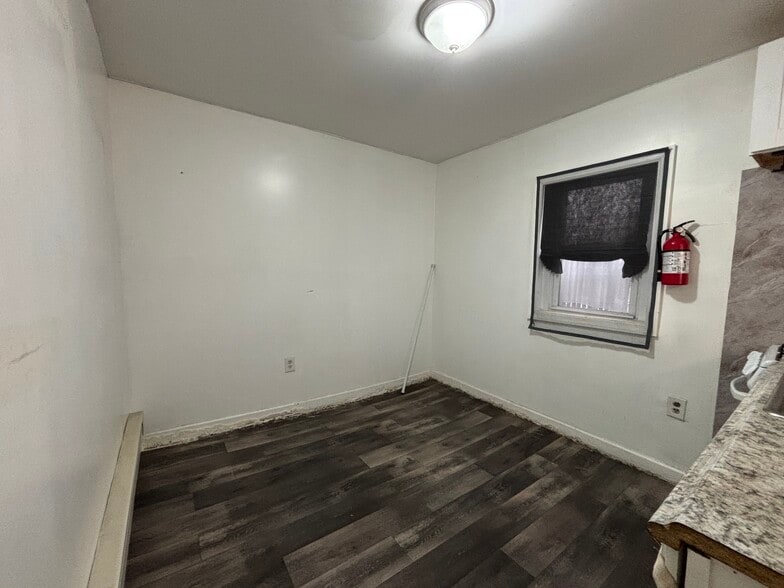 Building Photo - 247 Inslee Pl