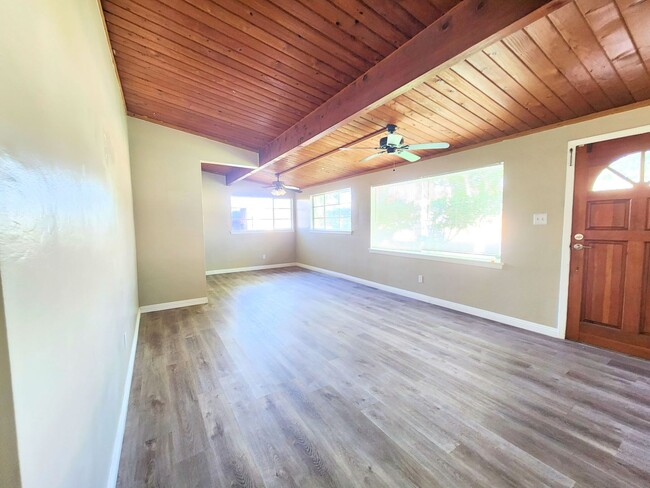 Building Photo - Charming 4-Bedroom Home Near Bakersfield C...