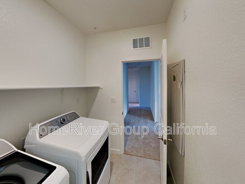 Building Photo - 1655 Bronzewick Lane